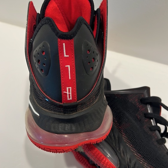 Basketball shoes - Picture 3 of 10